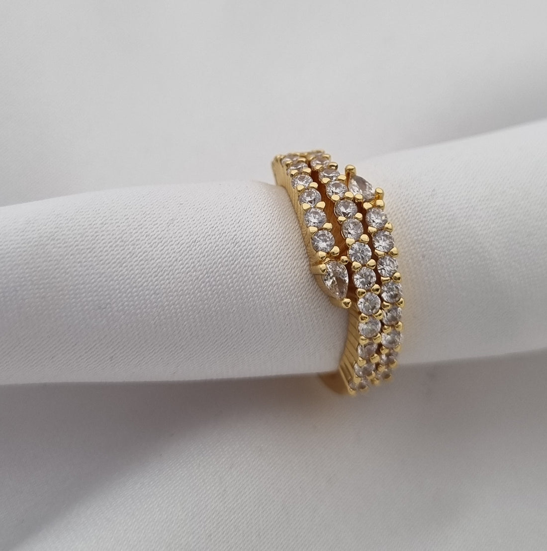 Hugging Diamonds Ring (Adjustable)