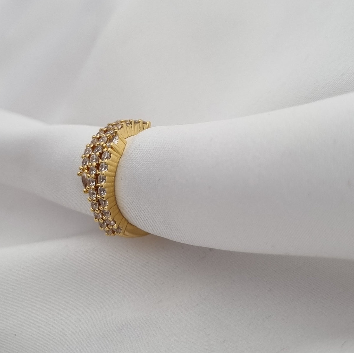 Hugging Diamonds Ring